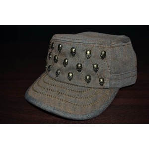 Topi Skull Studded