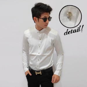 Kemeja Plain Button Skull White