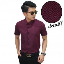 Kemeja Formal Herringbone Diamond Burgundy