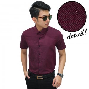 Kemeja Formal Herringbone Diamond Burgundy
